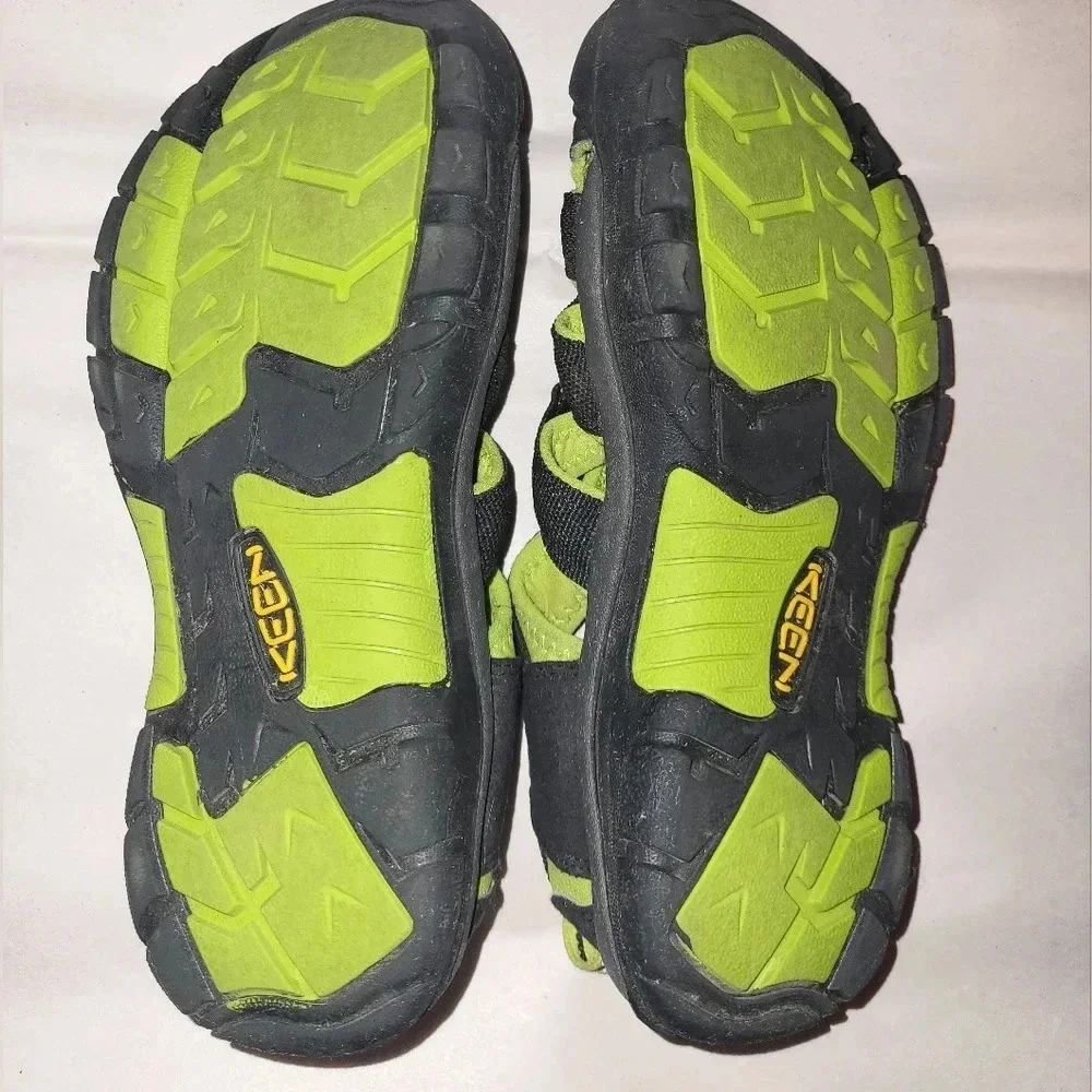 Keen Waterproof Sandals‎ Size 6 Black Green Active Camping Hiking Outdoors